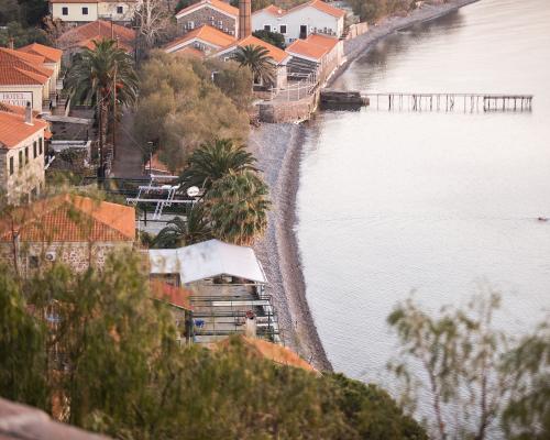 Παραλία Μόλυβος